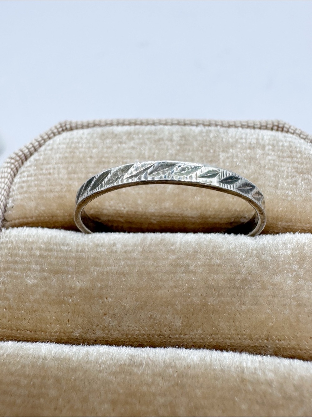 Vintage etched sterling silver dainty band ring 925 retro stackable size 8